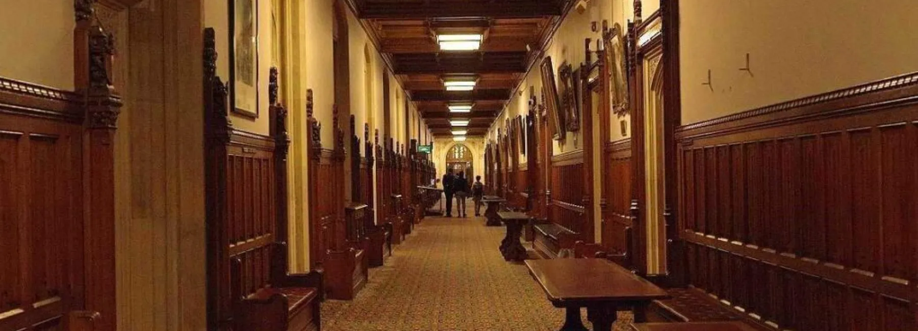 Corridor in the Palace of Westminster (Photo By Wikimedia Commons)